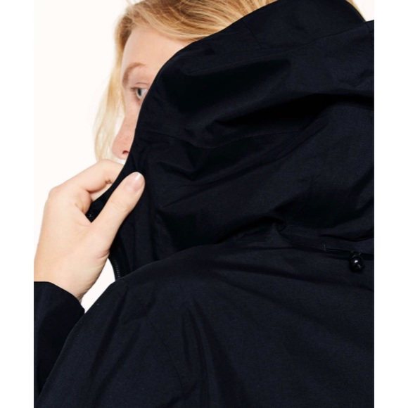 SOLD Lululemon “Rain Haven Jacket” - Picture 7 of 9